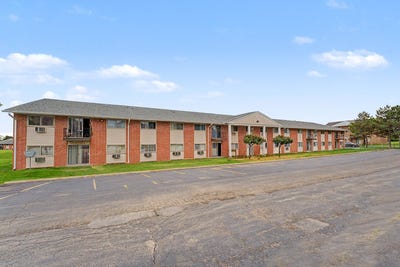 /international/us/1557-jill-court-glendale-heights-il-110108584757/
