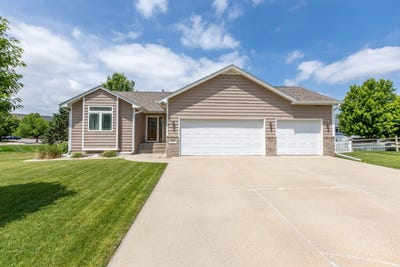 /international/us/263-bobwhite-circle-dakota-dunes-sd-110108666383/