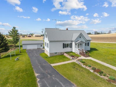 /international/us/w9789-river-bank-road-clintonville-wi-110107923489/