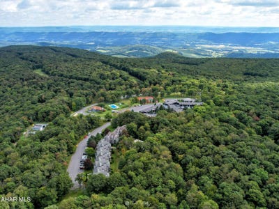 /international/us/209-e-valley-point-lane-claysburg-pa-110120683620/