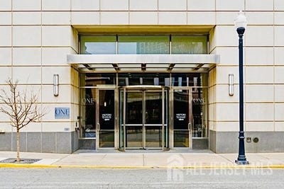 /international/us/1-spring-street-new-brunswick-nj-110119536546/