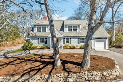 /international/us/70-lakeview-avenue-falmouth-ma-110107264675/
