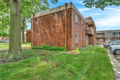 /international/us/5456-sw-12th-ter-topeka-ks-110108497384/