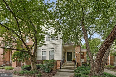 /international/us/1326-garden-wall-circle-reston-va-110120061956/