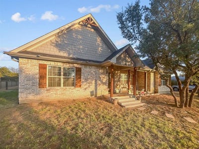 /international/us/225-robert-parker-way-eastland-tx-110095618274/