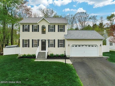 /international/us/13-willowbrook-terrace-halfmoon-ny-110099263020/