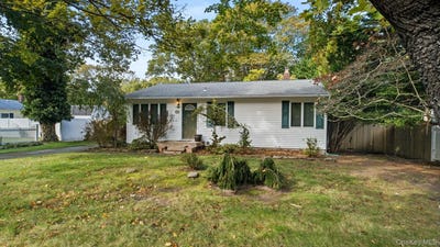 /international/us/138-belleview-avenue-center-moriches-ny-110120772951/