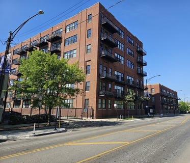 /international/us/2323-w-pershing-road-chicago-il-110107984653/