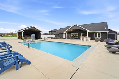 /international/us/594-prairie-gardens-lane-pulaski-wi-110107667348/