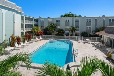 /international/us/1706-belleair-forest-drive-belleair-fl-110120607429/