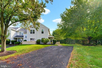/international/us/23-eaton-court-newtown-pa-110120531648/