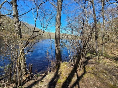/international/us/210-log-road-smithfield-ri-110107710792/