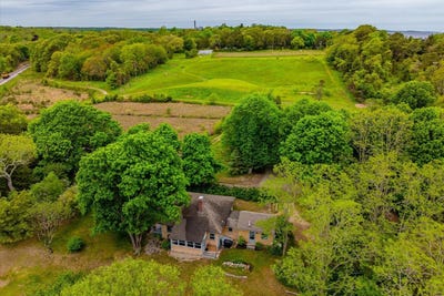 /international/us/21-quaker-road-east-sandwich-ma-110108268083/