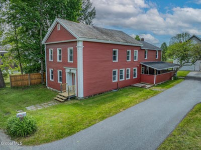 /international/us/121-state-route-372-cambridge-ny-110108387778/