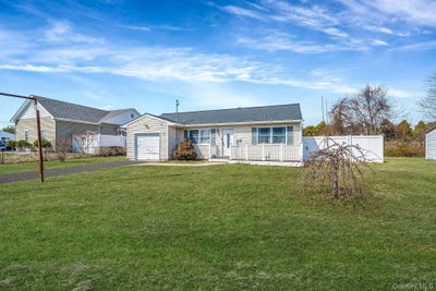/international/us/53-spruce-street-central-islip-ny-110106622064/