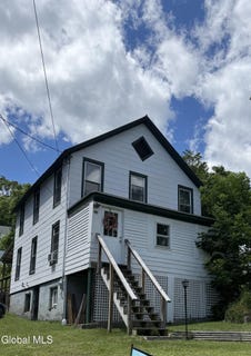 /international/us/88-saunders-street-whitehall-ny-110108795892/