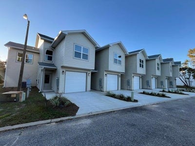 /international/us/2879-leahs-lane-navarre-fl-110107553616/