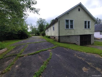 /international/us/191-hasbrouck-a-road-loch-sheldrake-ny-110106620392/