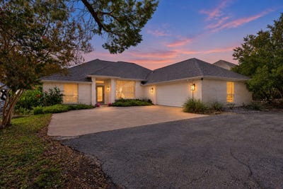 /international/us/1203-horizon-court-granbury-tx-110120509713/
