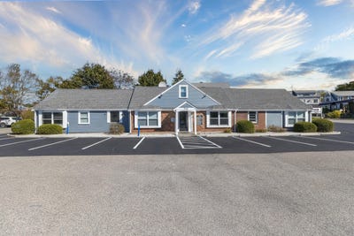 /international/us/712-main-street-hyannis-ma-110108905333/