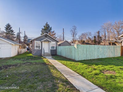 /international/us/404-s-15th-ave-yakima-wa-110106072672/