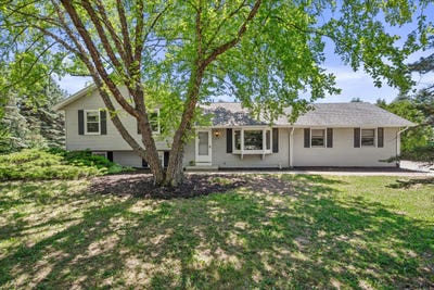 /international/us/620-prairie-view-dr-north-prairie-wi-110108536664/