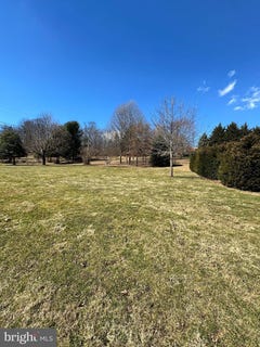 /international/us/5738-pigeon-hill-road-spring-grove-pa-110106013913/