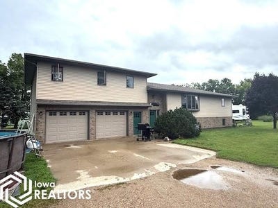 /international/us/2816-570th-avenue-fenton-ia-110100518350/