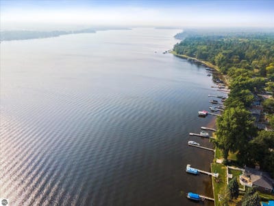 /international/us/6111-loud-drive-oscoda-mi-110106203719/
