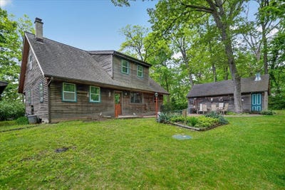 /international/us/7008-lavina-road-dane-wi-110108297030/