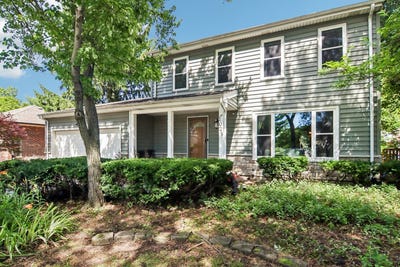 /international/us/1025-longford-drive-westmont-il-110109591172/