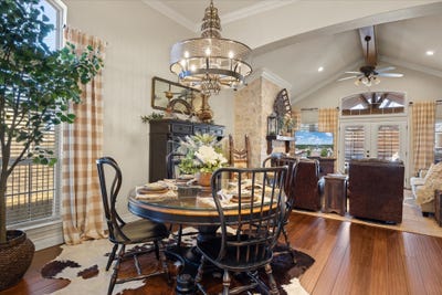 /international/us/703-n-avalon-court-granbury-tx-110108093671/