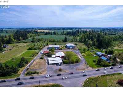 /international/us/18460-n-highway-99-dayton-or-110099177523/