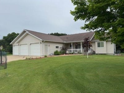 /international/us/1064-sunny-ridge-circle-nekoosa-wi-110100270632/