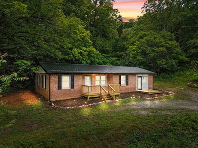 /international/us/417-friendship-road-shawsville-va-110108296083/