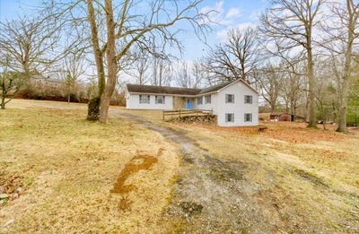 /international/us/1297-flowing-spring-rd-buchanan-va-110106206892/