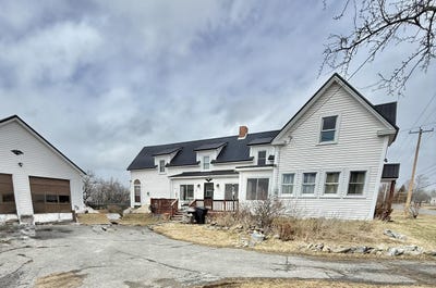 /international/us/808-madawaska-road-caribou-me-110107458952/