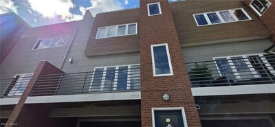 /international/us/5703-bridge-avenue-cleveland-oh-110107614445/