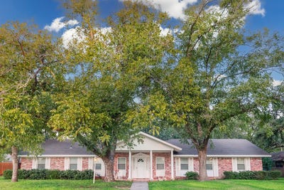 /international/us/2110-s-high-street-brady-tx-110120559201/