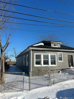 /international/us/534-beach-43rd-street-far-rockaway-ny-110107686911/