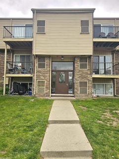 /international/us/38255-fairway-court-clinton-township-mi-110107465993/