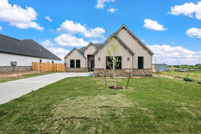 /international/us/806-n-avenue-e-springtown-tx-110107575513/