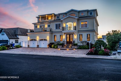 /international/us/32-freeman-court-toms-river-nj-110108480228/