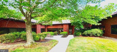 /international/us/950-w-valley-road-wayne-pa-110098377613/