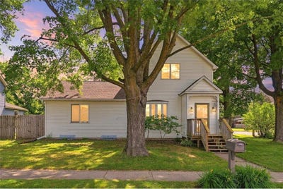 /international/us/180-s-plum-street-ellsworth-wi-110108891056/