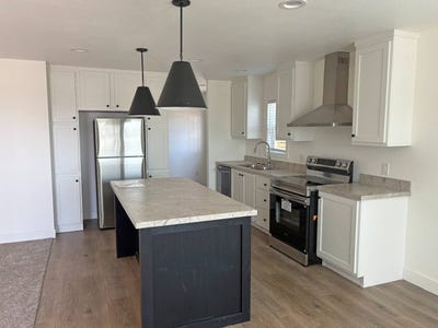/international/us/1700-s-state-st-hemet-ca-110107481474/