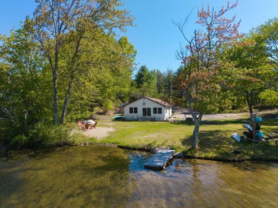 /international/us/9-duckling-road-shapleigh-me-110107401230/