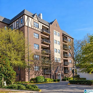 /international/us/526-olde-english-lane-mountain-brook-al-110120080095/