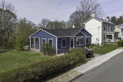 /international/us/17-houston-st-lexington-va-110106814441/