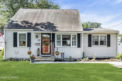 /international/us/18-woody-terrace-hazlet-nj-110100774164/